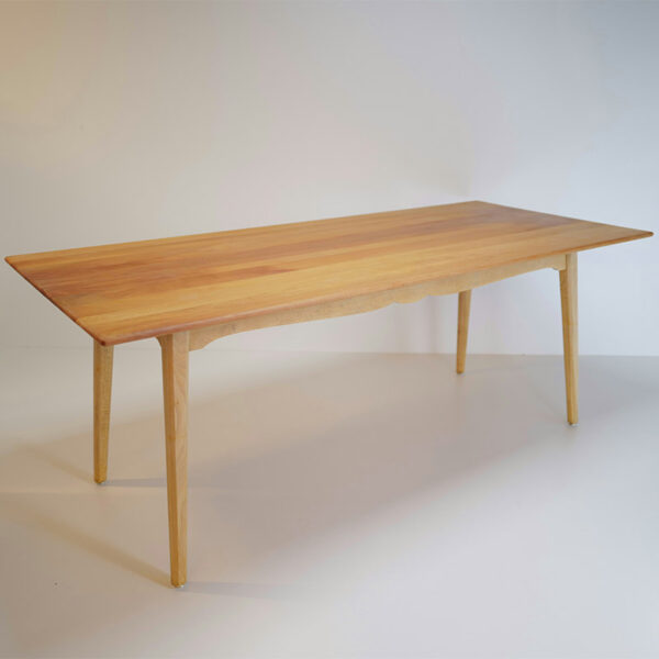 Massiver Esstisch aus Holz, Vintage/Skandi Stil, 200 x 90 - VS129